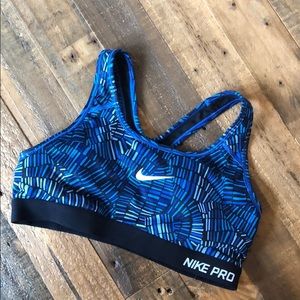 Nike sports bra size M